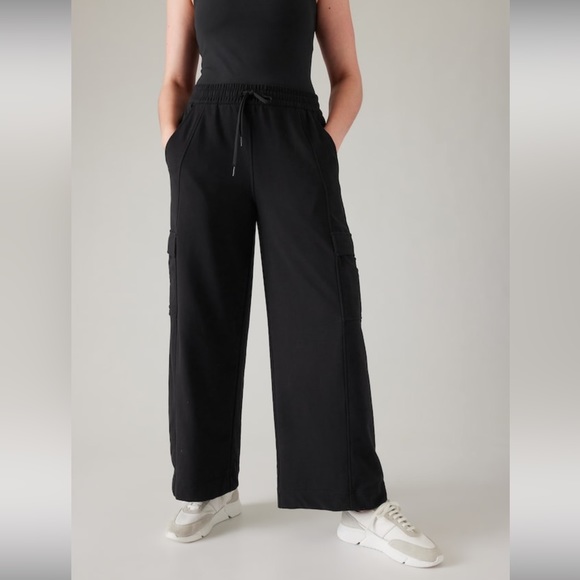 Athleta Retroterry Wide Leg Cargo Pant // Black - Picture 7 of 16